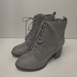 Journee Baylor NEW Grey Gray Boots -Faux Suede Upper Size 7.5 NIB